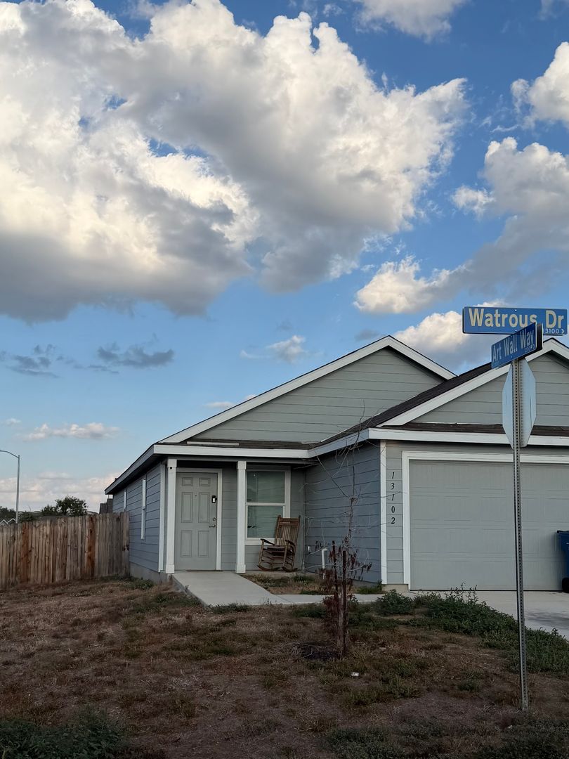 San Antonio House: 13102 Watrous Dr