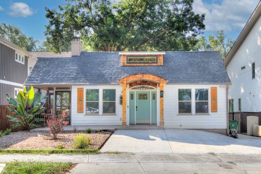 Discover the charm of this FULLY FURNISHED basement unit, tucked away in a beautifully updated bungalow in the heart of the historic Cherry neighborhood – photo 1