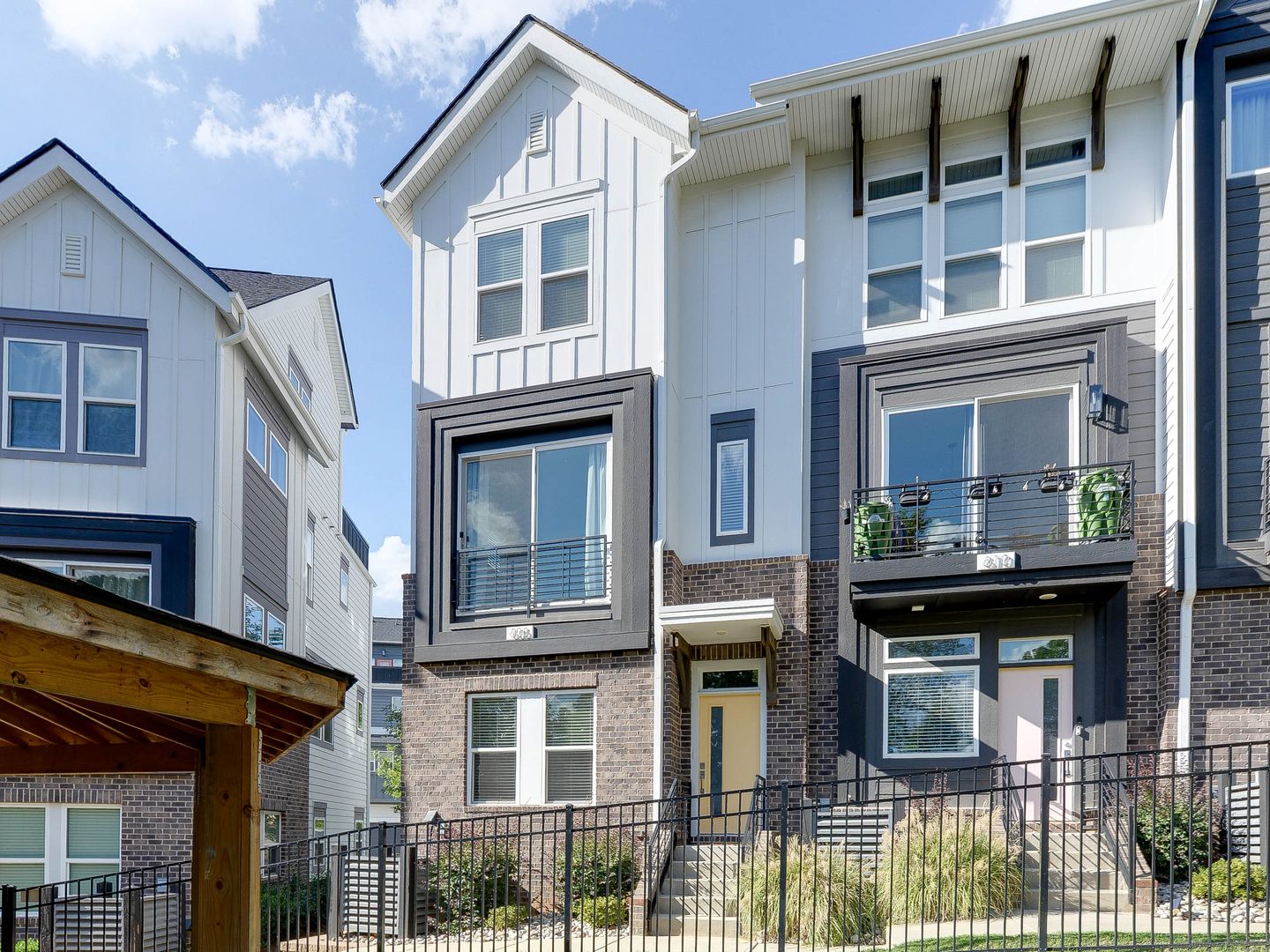 Charlotte Townhome: 606 W. End Dr.