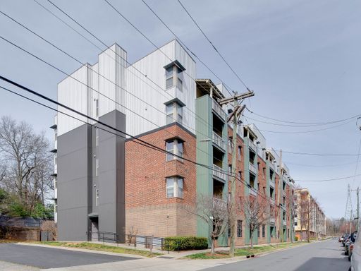 Beautifully updated and clean top floor studio minutes from uptown and historic Wesley Heights neighborhood. – photo 1