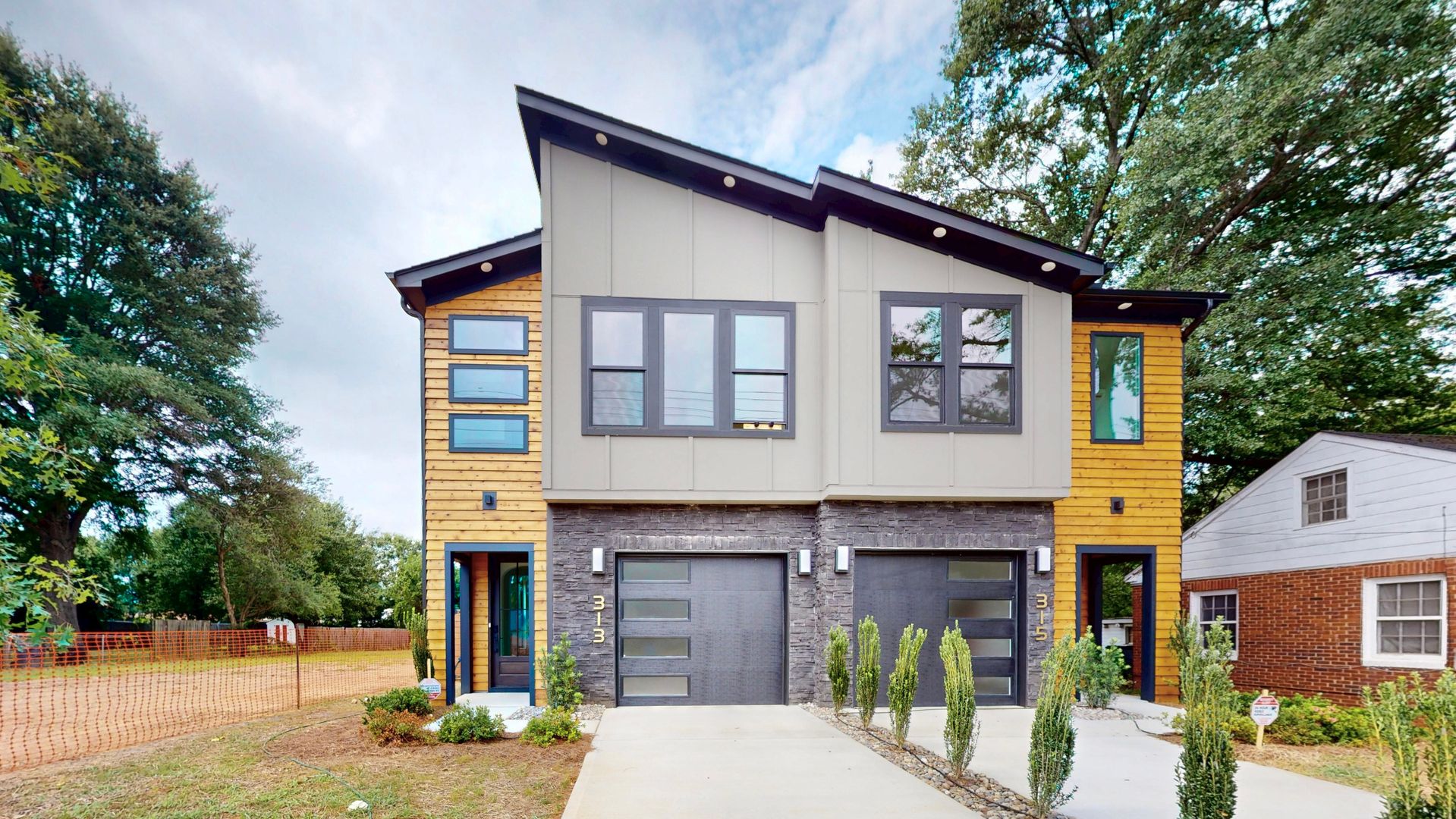 Charlotte Townhome: 313 E Peterson Drive
