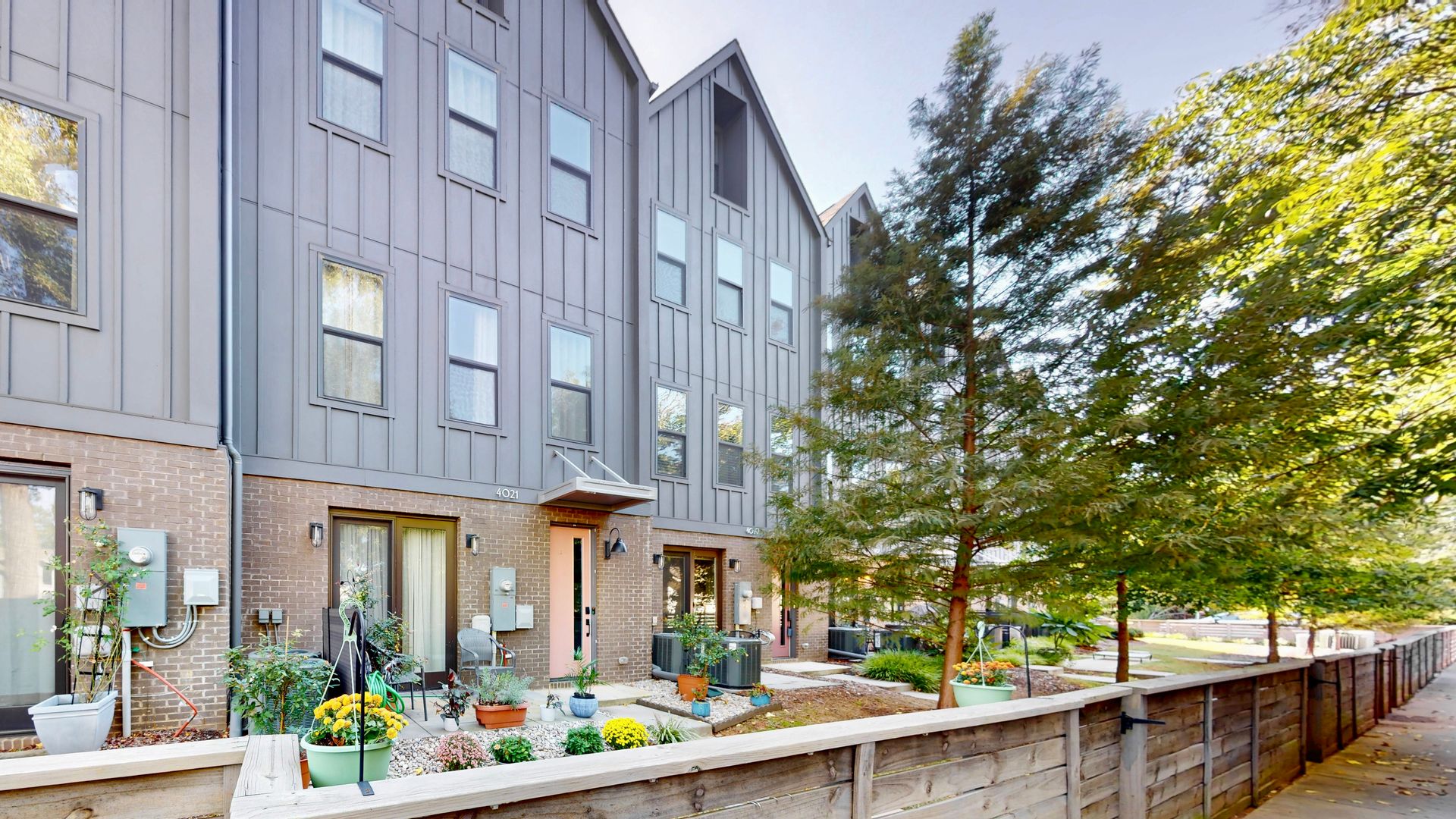 Charlotte House: 4019 Plaza Row Court