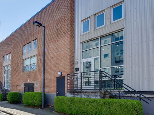 Cool and modern urban loft in Uptown Charlotte! – photo 1