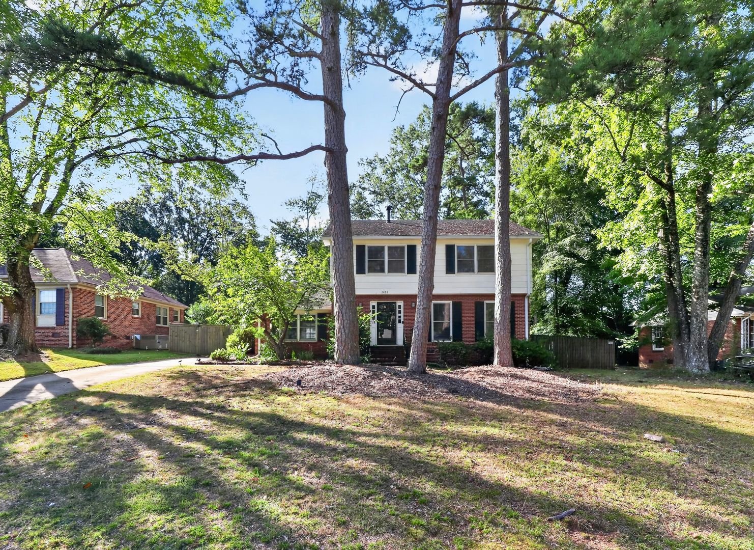 Charlotte House: 2438 Knickerbocker Drive
