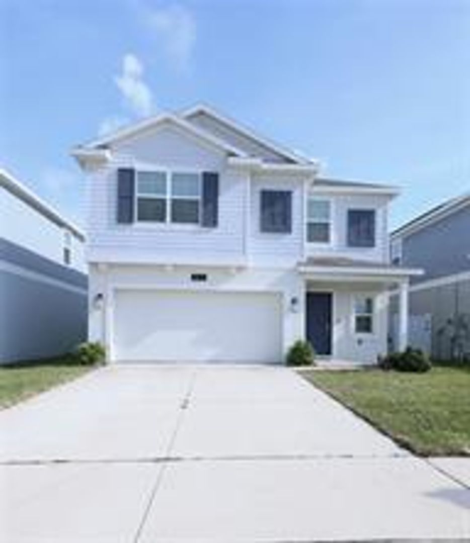 Groveland House: 1821 Heart Lake Dr