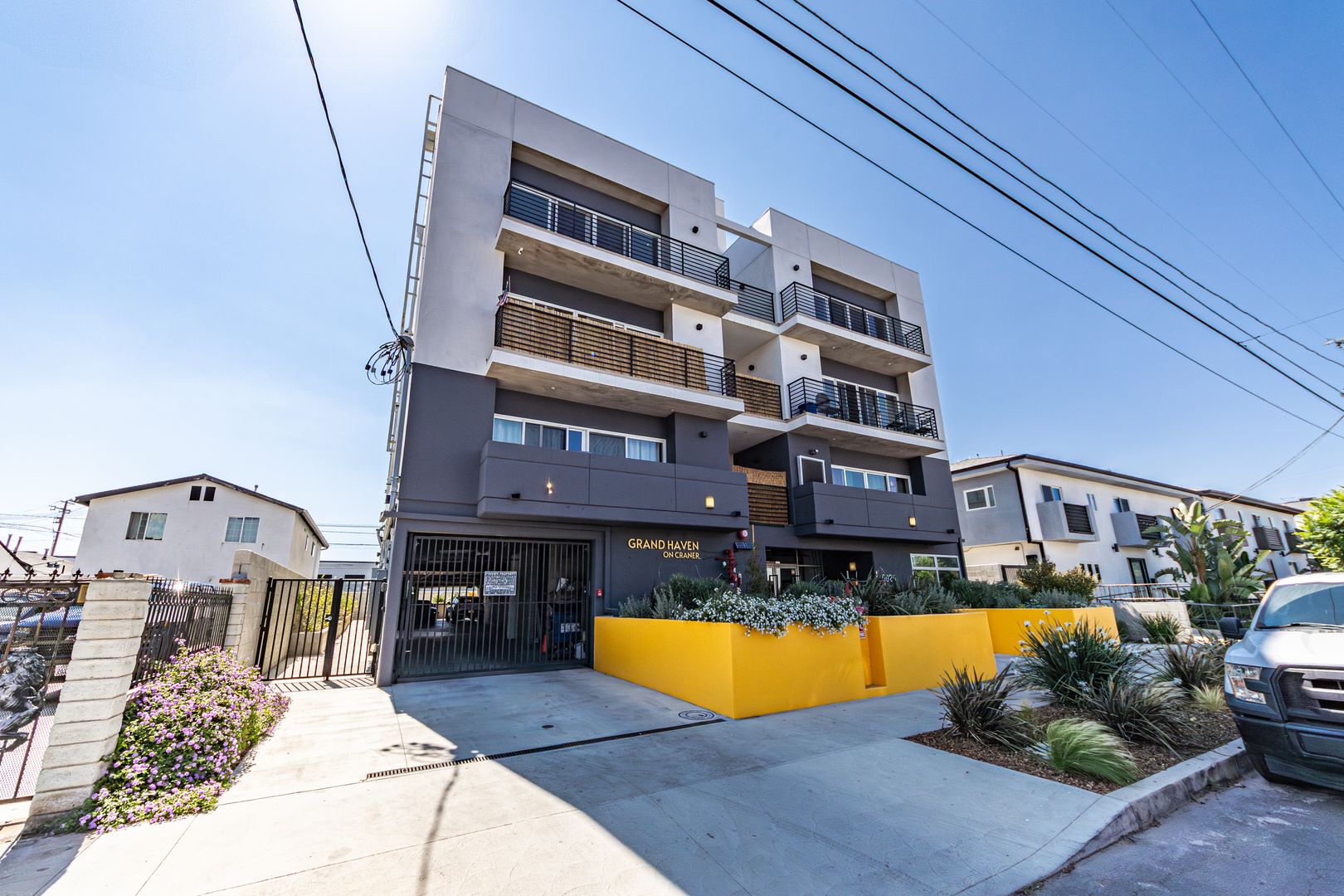 North Hollywood Apartment: 6025 Craner Ave