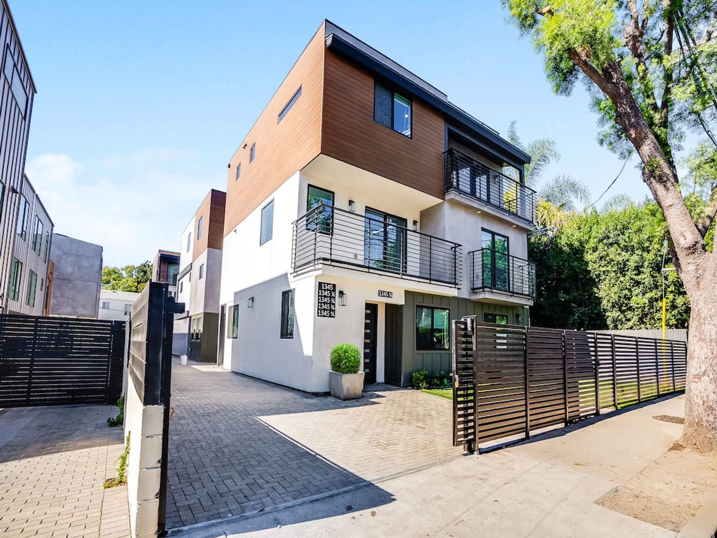 Los Angeles Apartment: 1345 3/6 Seward St
