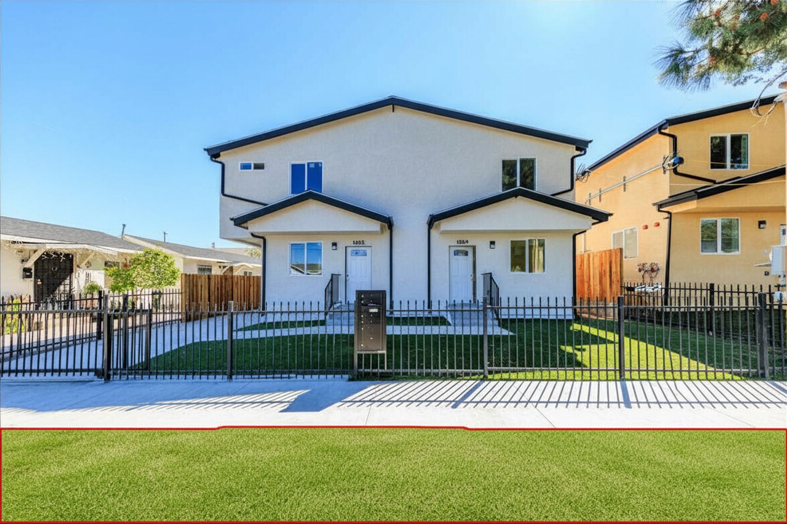 Los Angeles Townhome: 1652 Murchison St