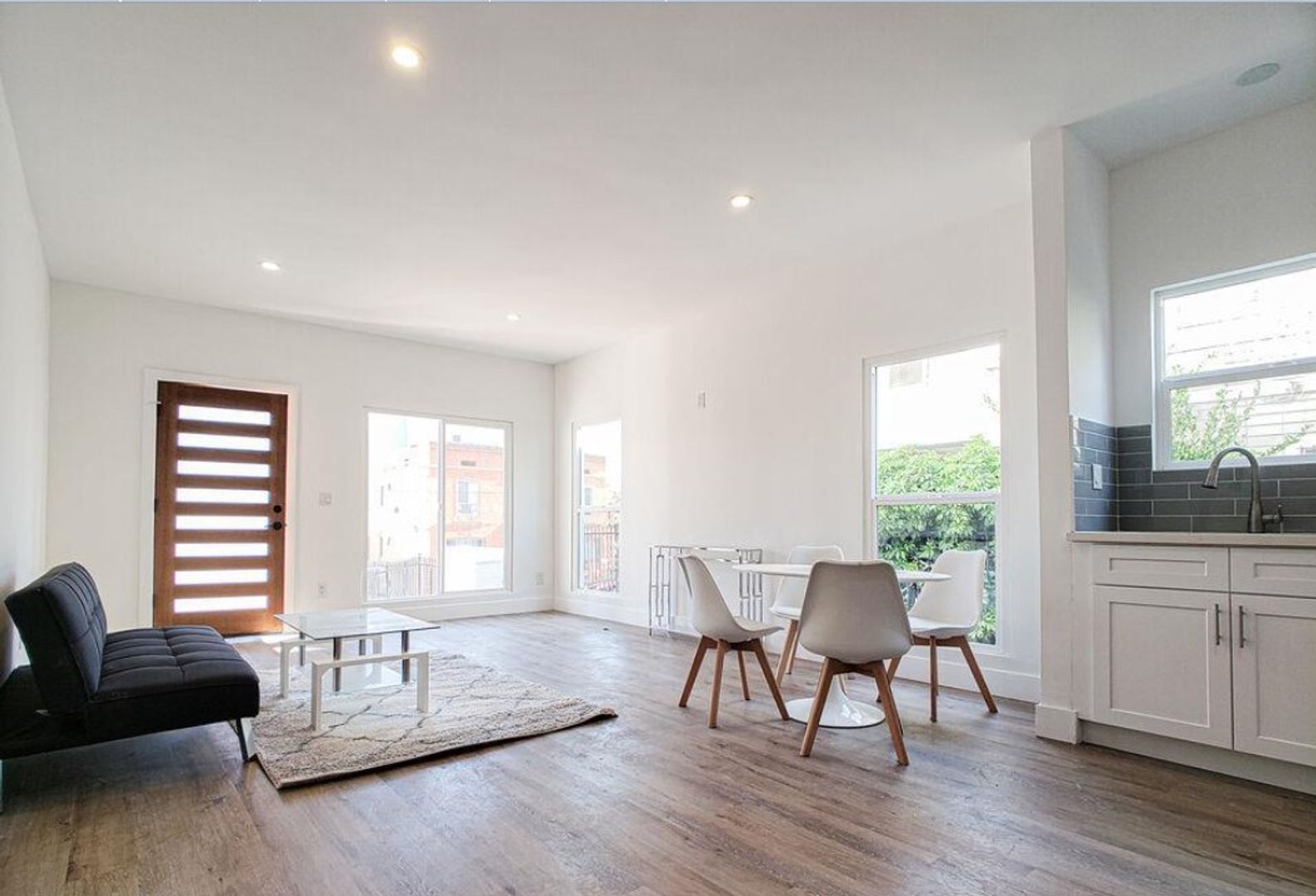Los Angeles Apartment: 2951 Francis Avenue