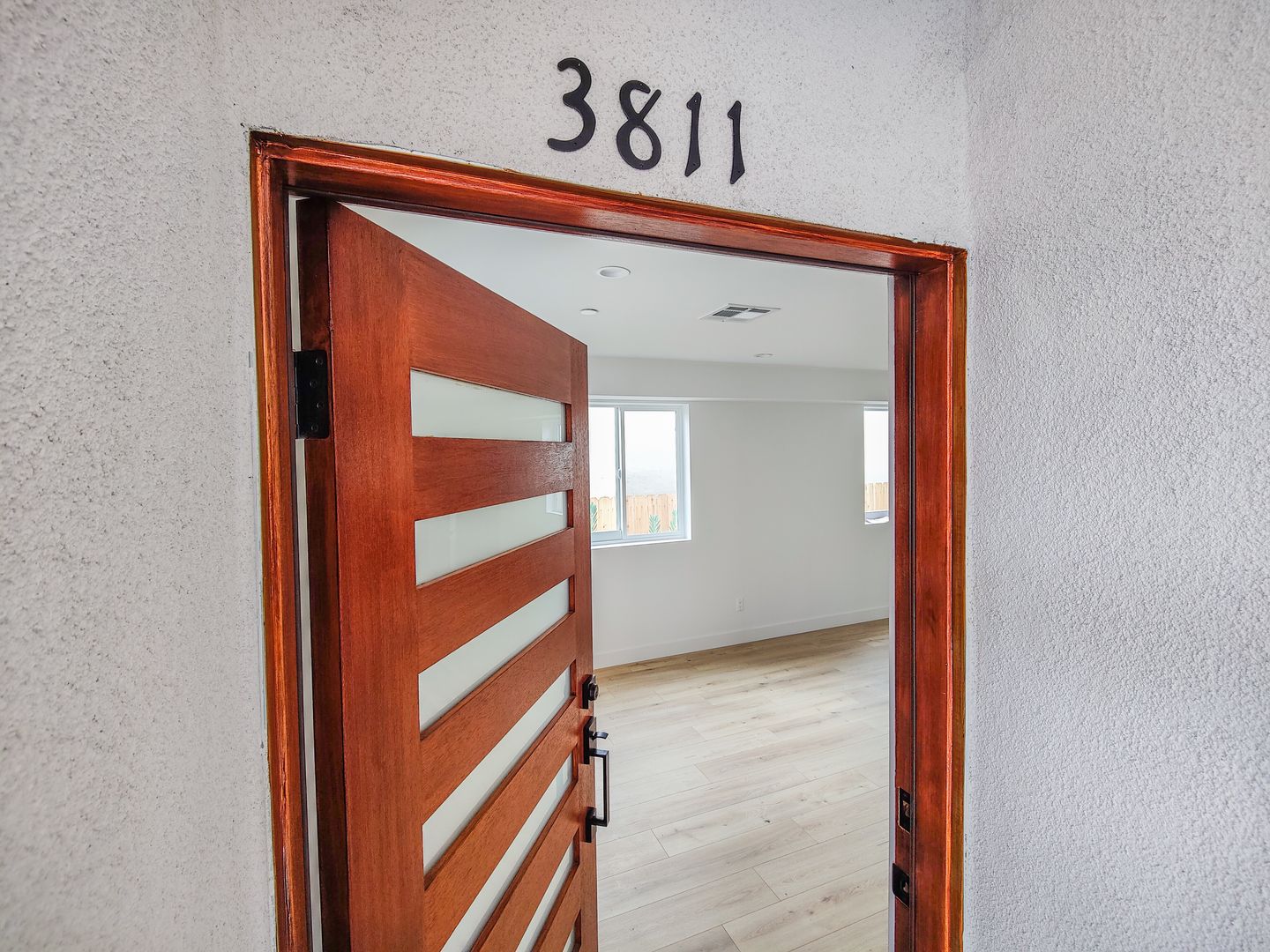 Los Angeles Apartment: 3811 Exposition Ave