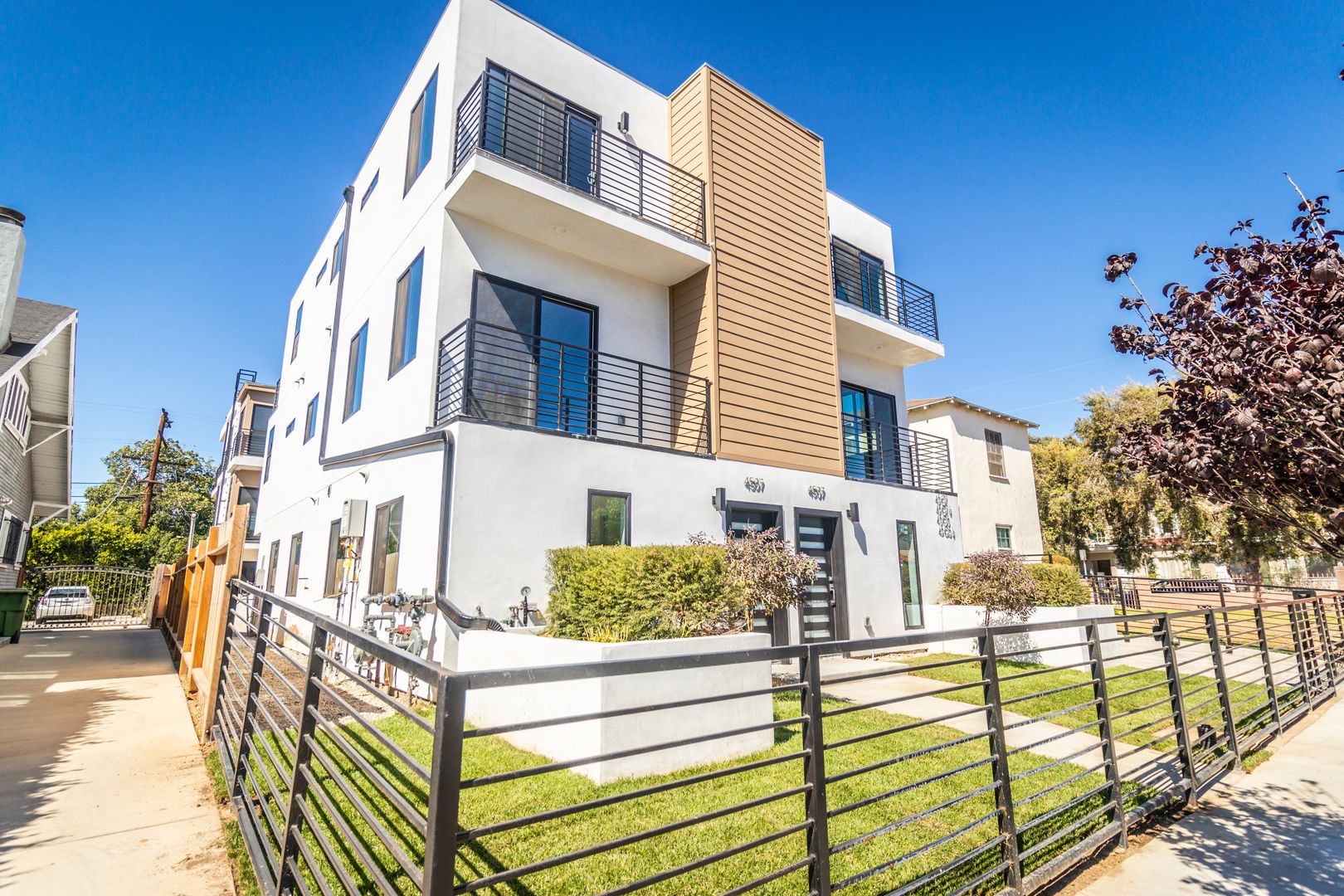 Los Angeles Apartment: 4507 W 18th St