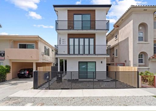 LUXURY 3BED/2BATH TOWNHOME IN SAWTELLE DISTRICT-ONE MONTH FREE