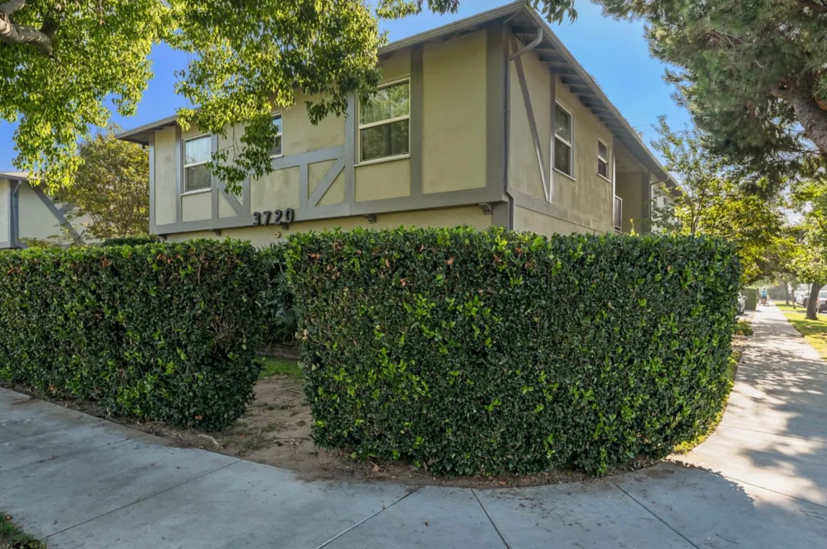 Burbank Apartment: 3718 W Chandler Blvd