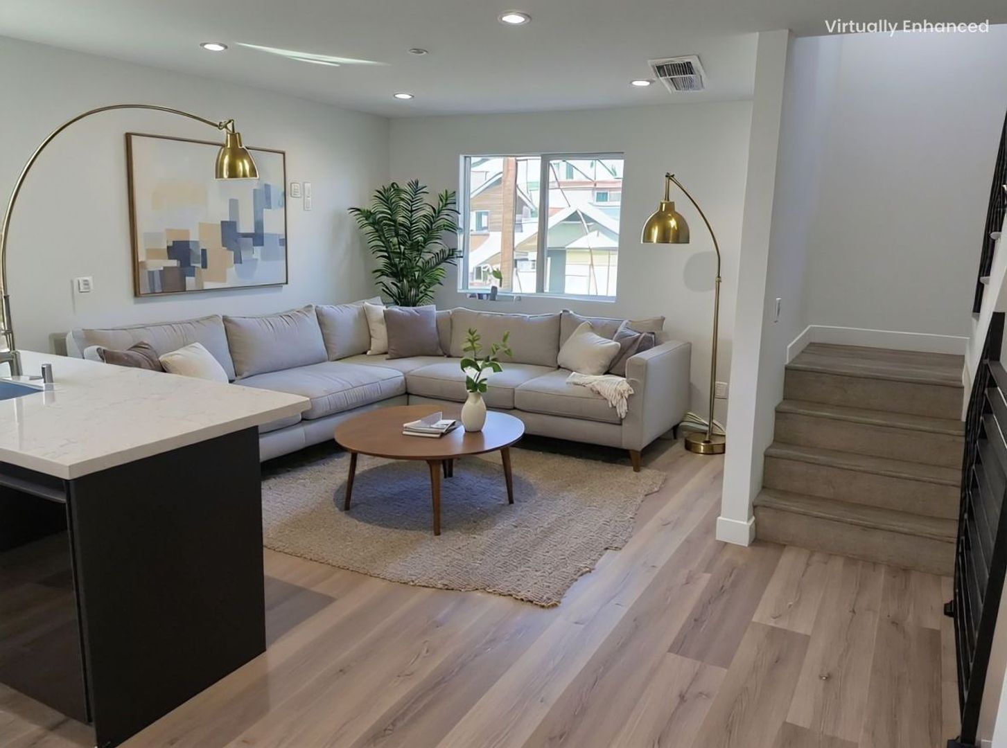 Los Angeles Apartment: 1529 Winona Blvd