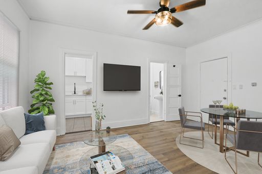Charming studio in a classic Spanish-style building! – photo 1
