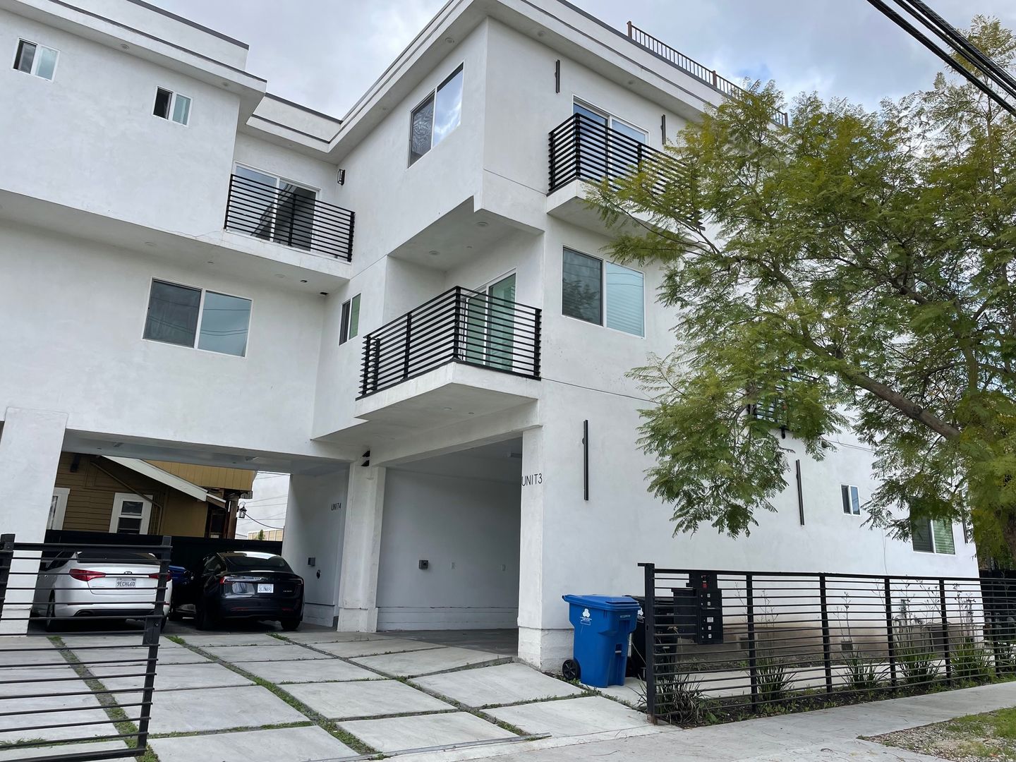 Los Angeles Apartment: 341 N Kenmore