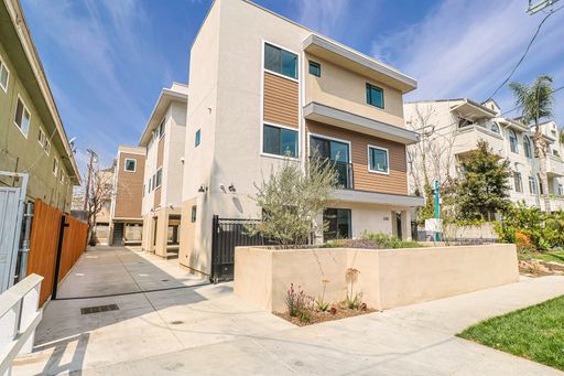 Gorgeous 3b/3b Luxury Unit – photo 1