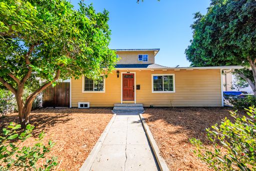 566 Oak Street – photo 1
