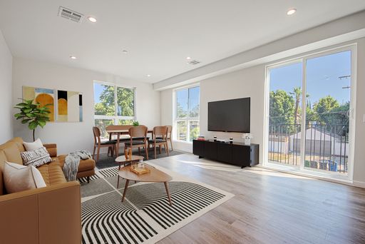 MODERN 4 BEDROOM TOWNHOME WITH 2-CAR GARAGE PARKING – photo 1