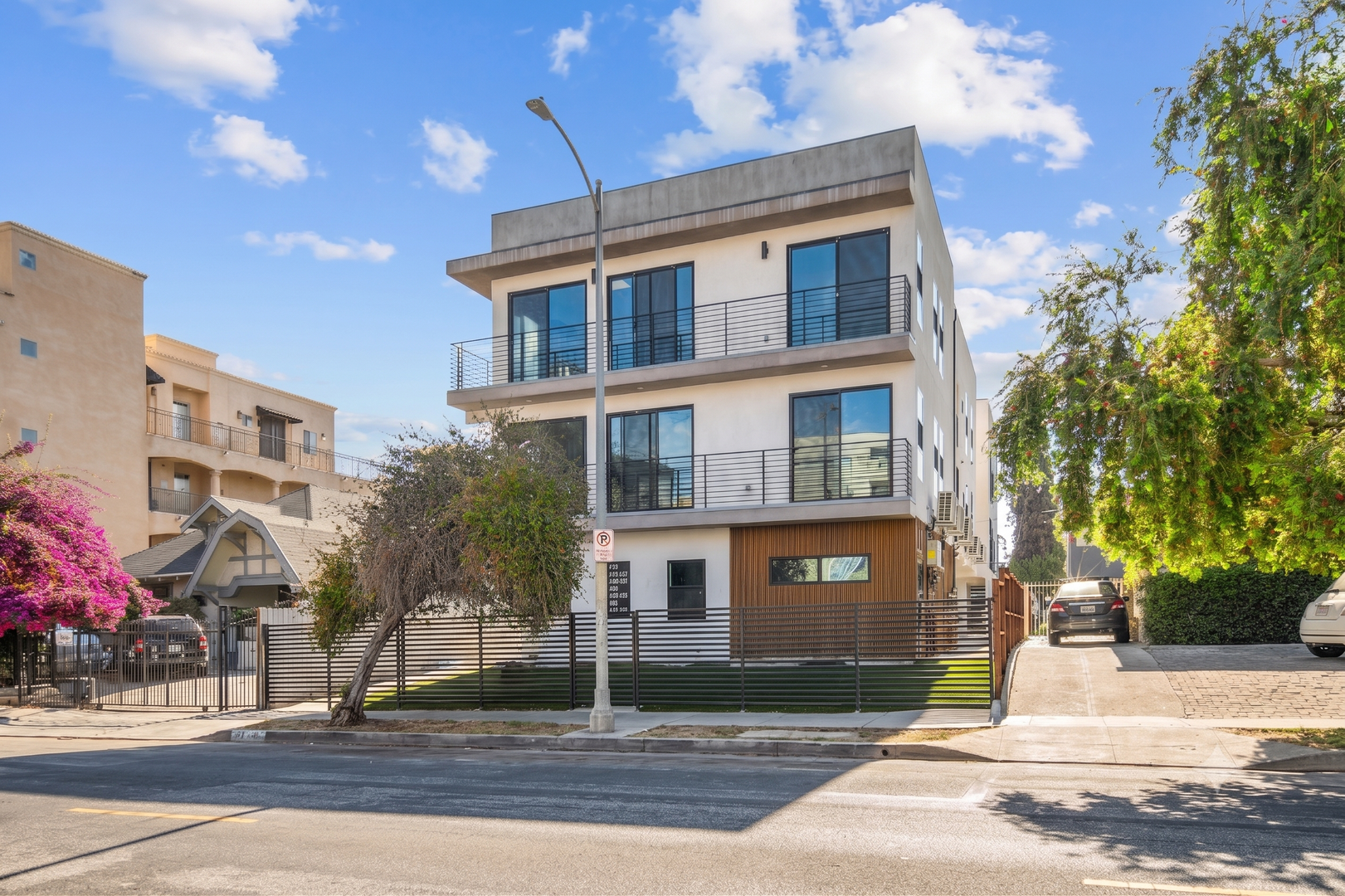 Los Angeles Apartment: 926 S Harvard Blvd