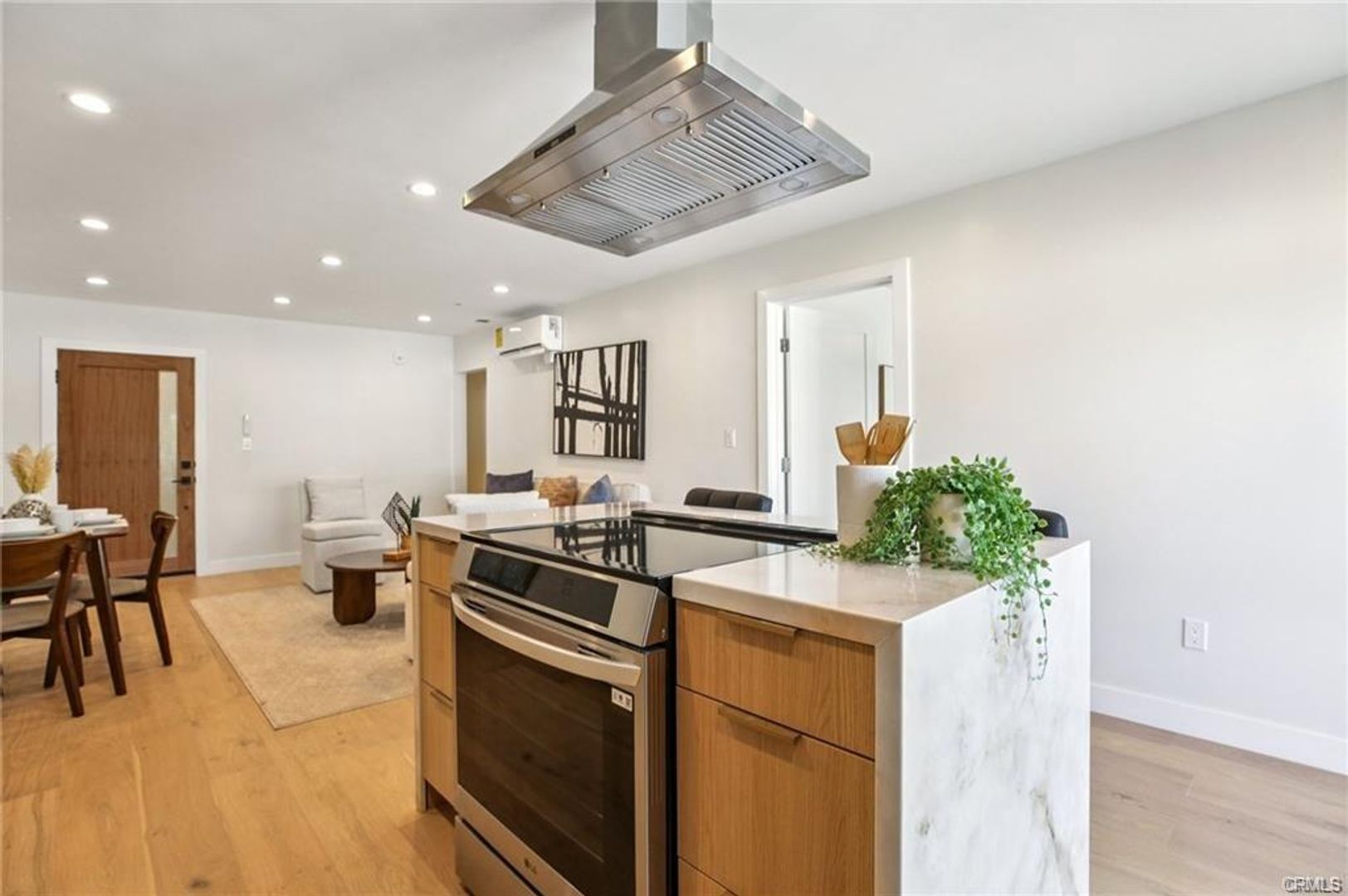 Los Angeles Apartment: 1824 Fairburn Ave