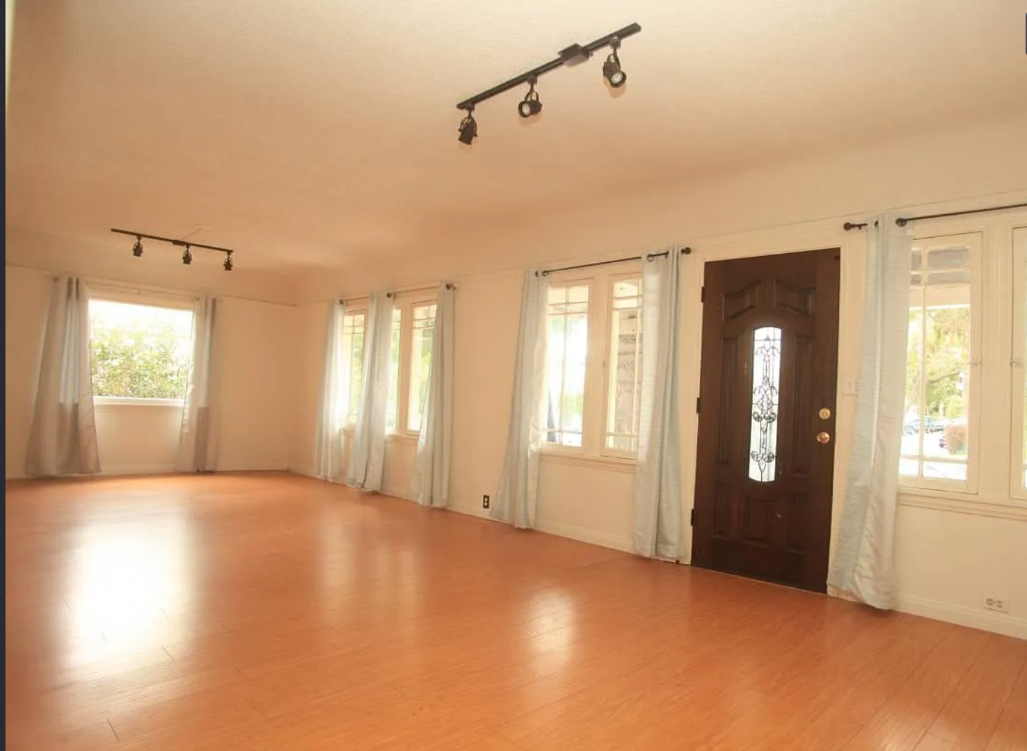 Los Angeles Apartment: 1238 N Gardner St.