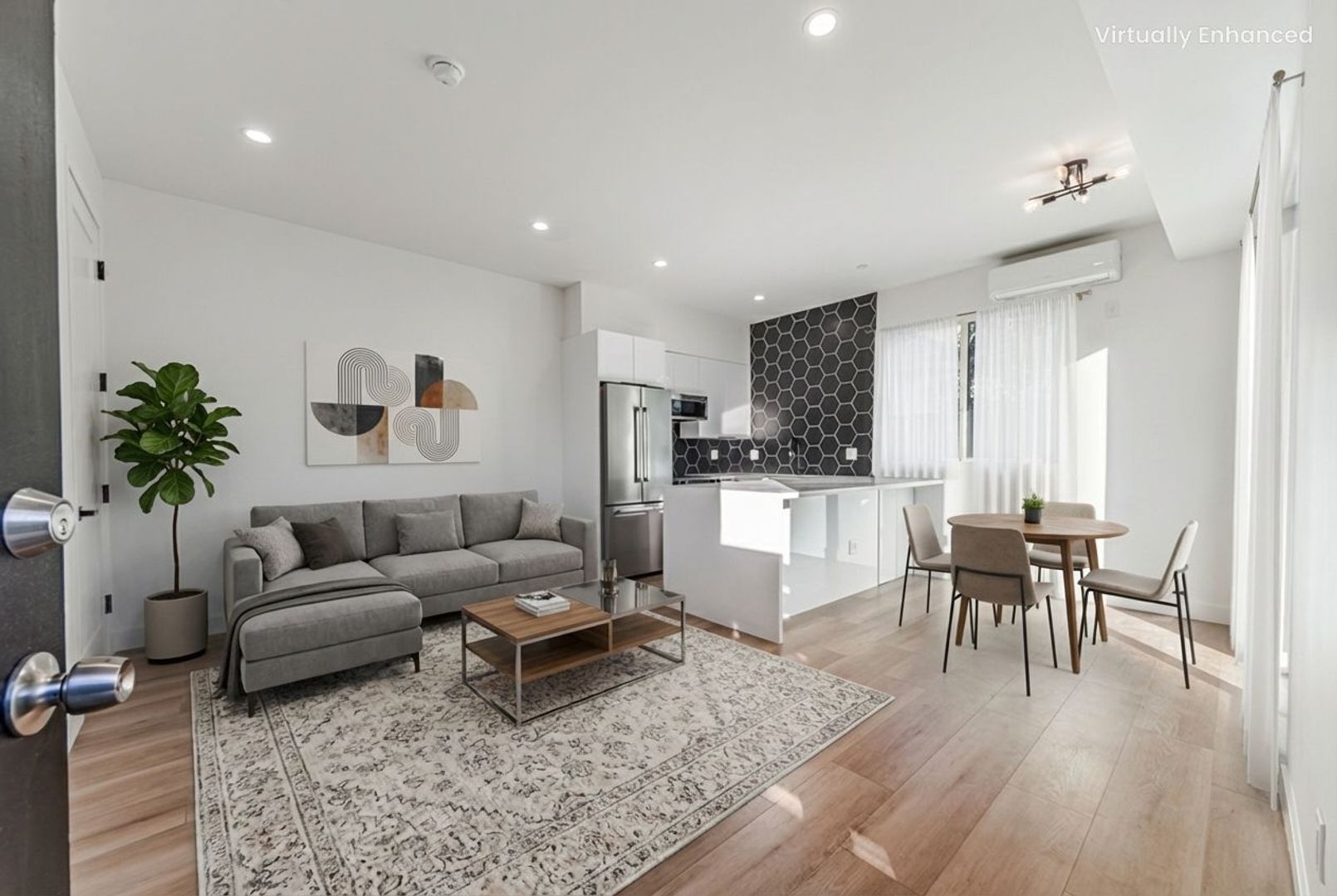 North Hollywood Apartment: 10717 Addison St