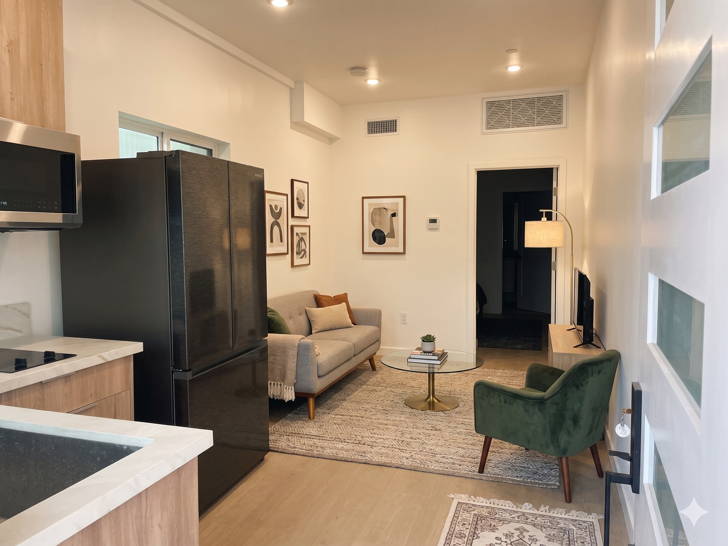 Los Angeles Apartment: 1376 Edgecliffe Dr