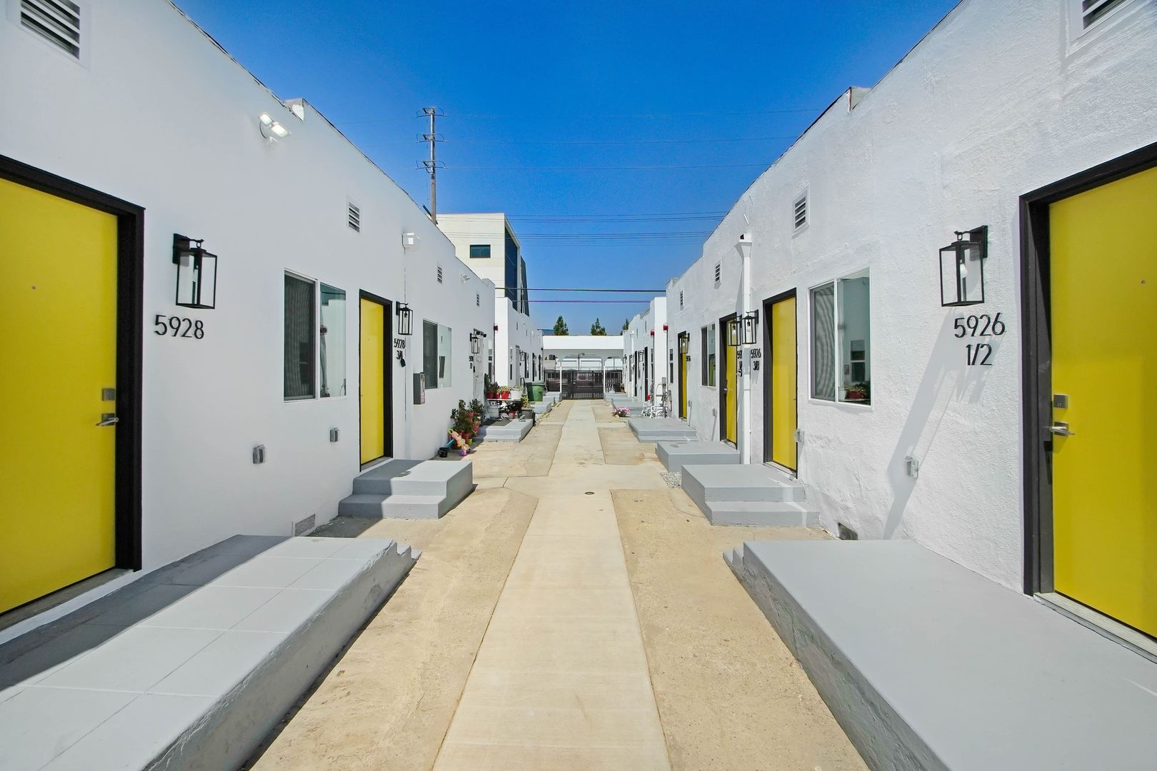 Los Angeles Apartment: 5924 S Hoover Street