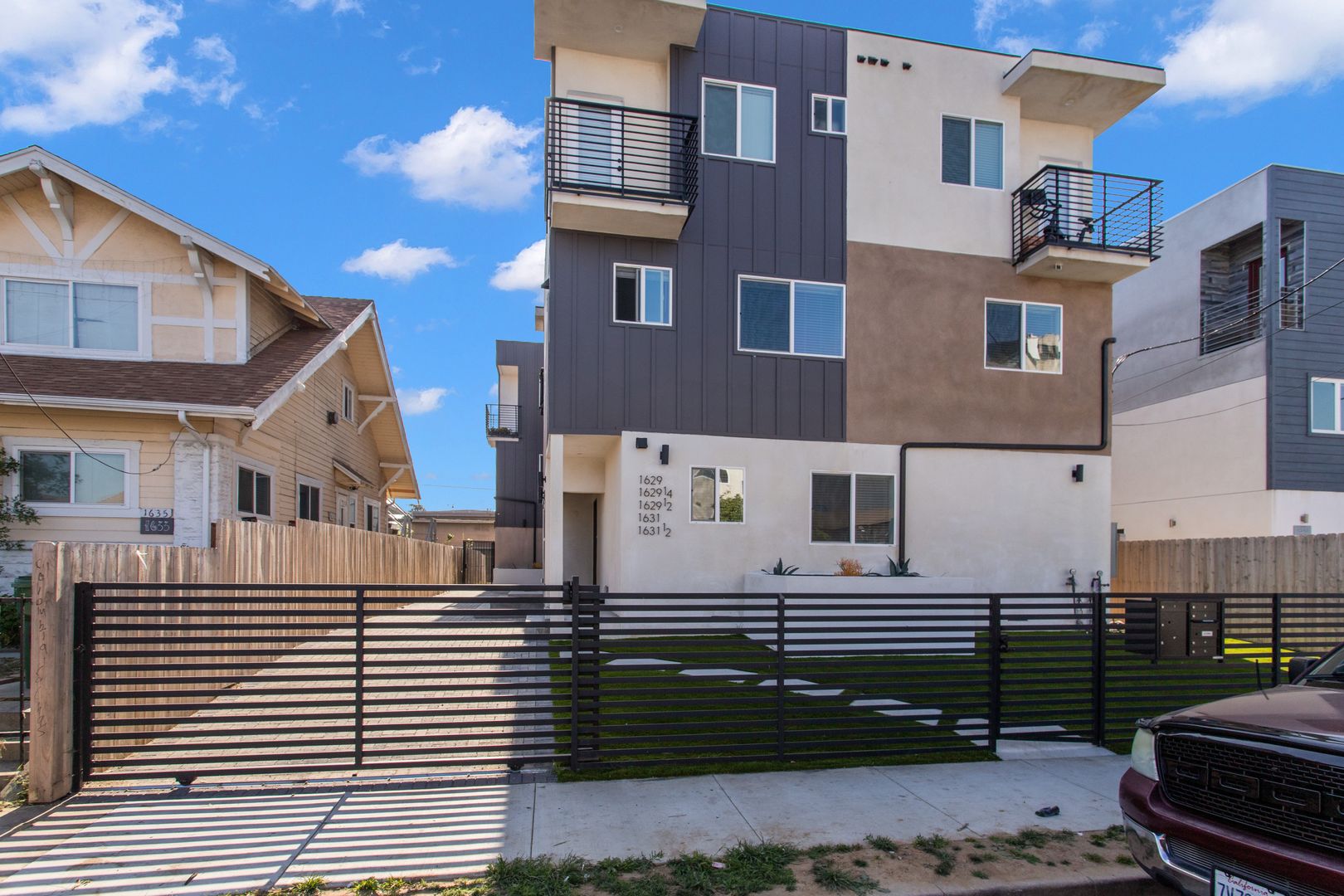 Los Angeles Apartment: 1629 S New Hampshire Ave