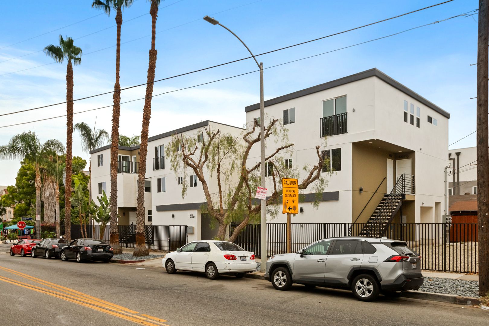 Los Angeles Apartment: 4232 Rosewood Ave