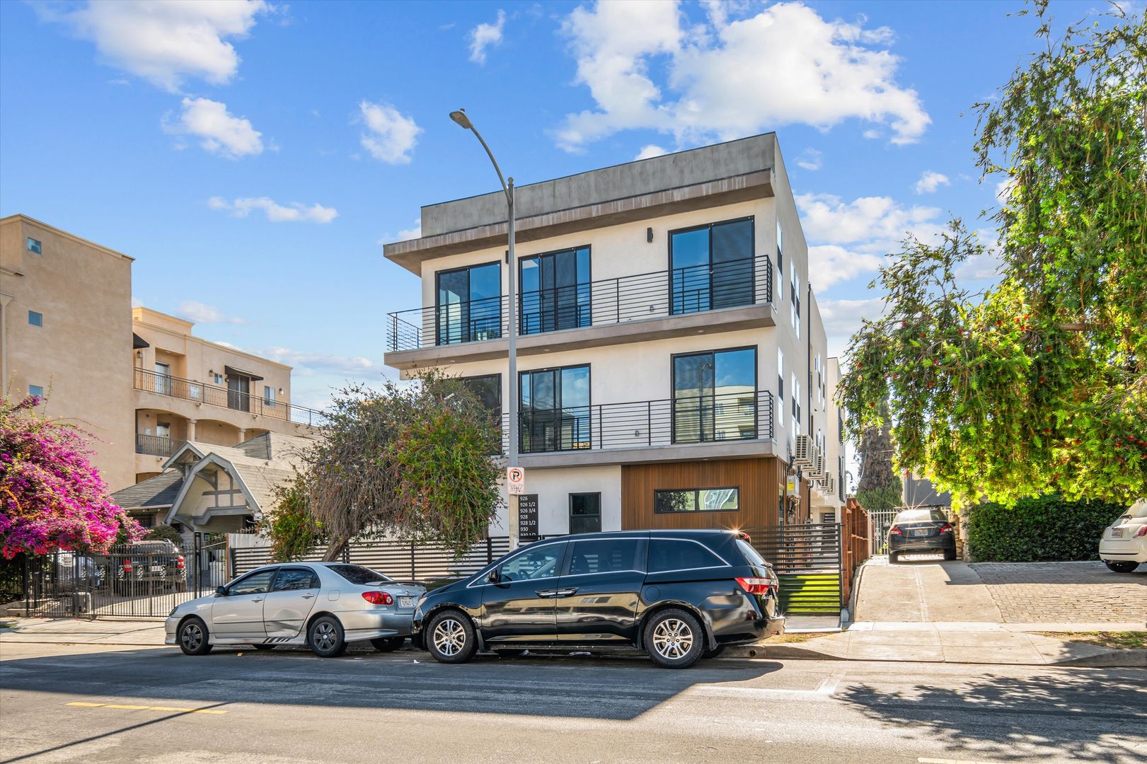 Los Angeles Apartment: 926 S Harvard Blvd