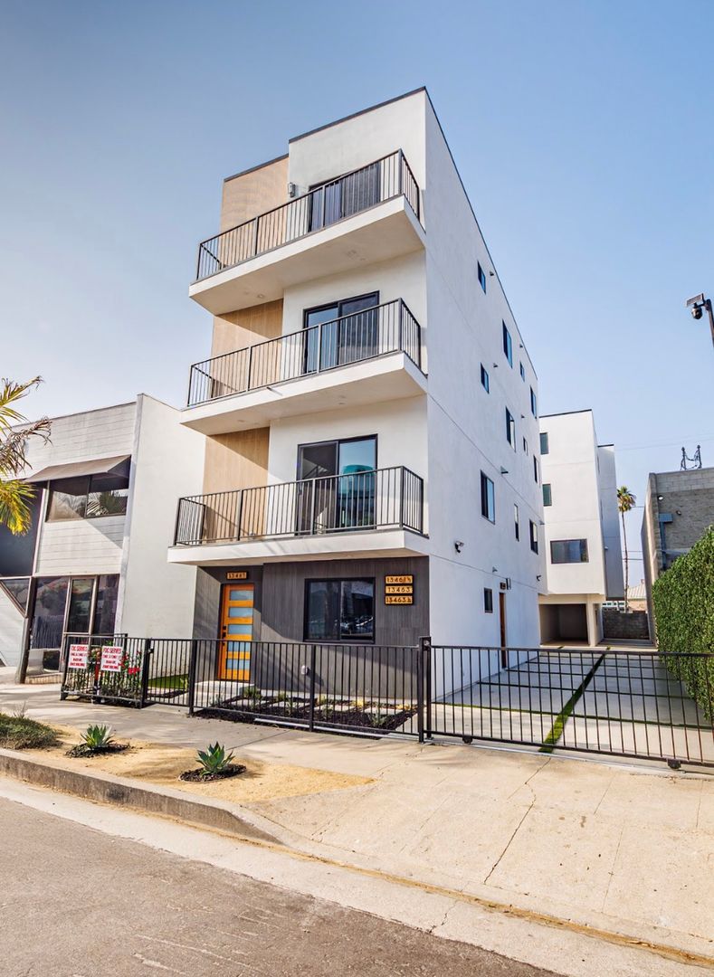 Marina del Rey Apartment: 13463 Beach Ave