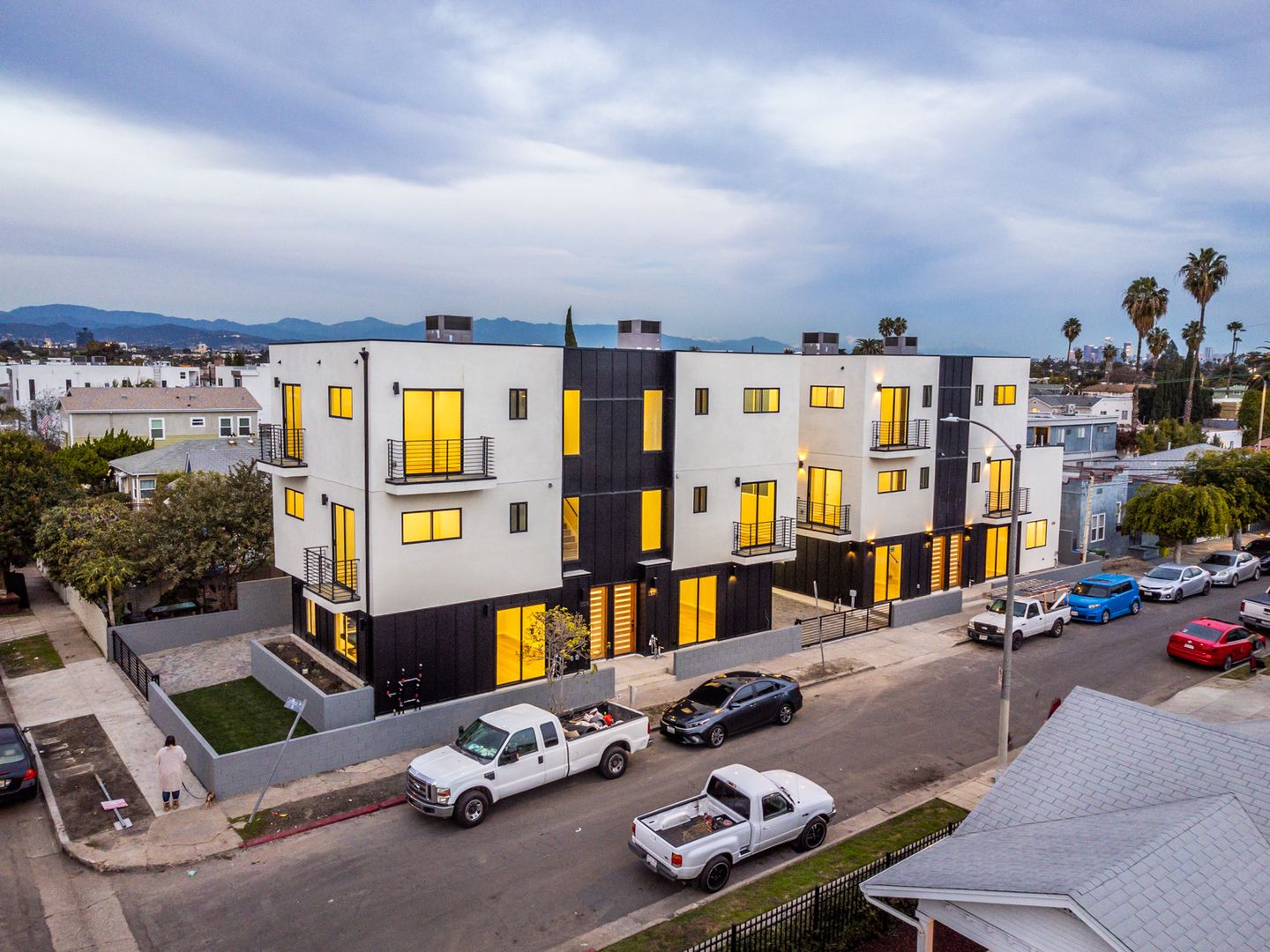 Los Angeles Apartment: 5517 Glennie Ln