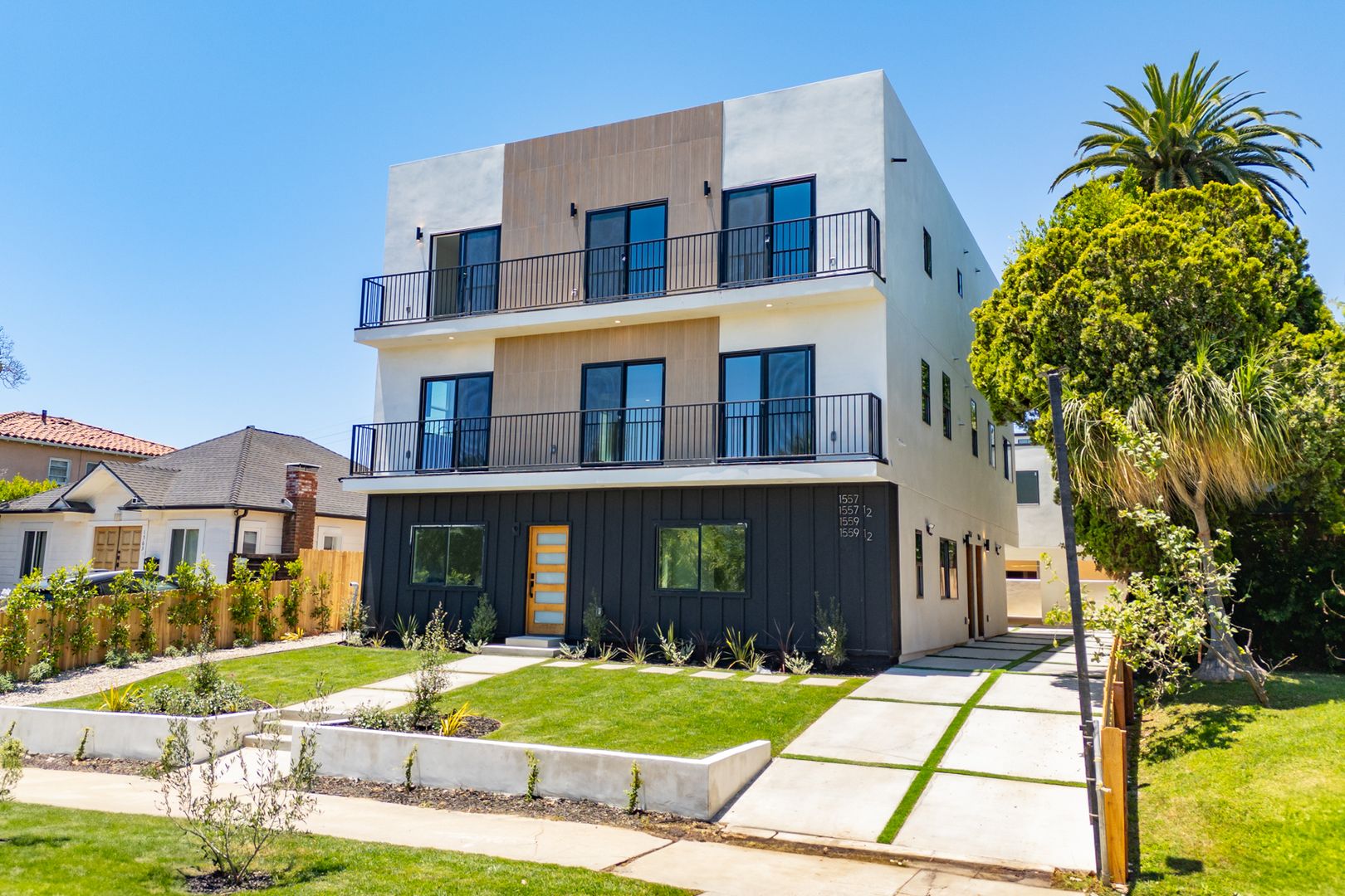 Los Angeles Apartment: 1557 S Ogden Dr