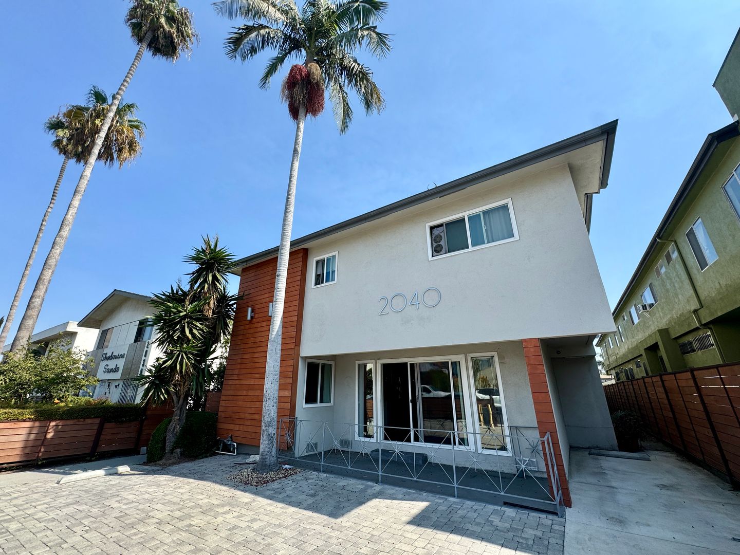 Los Angeles Apartment: 2040 S Sherbourne Drive