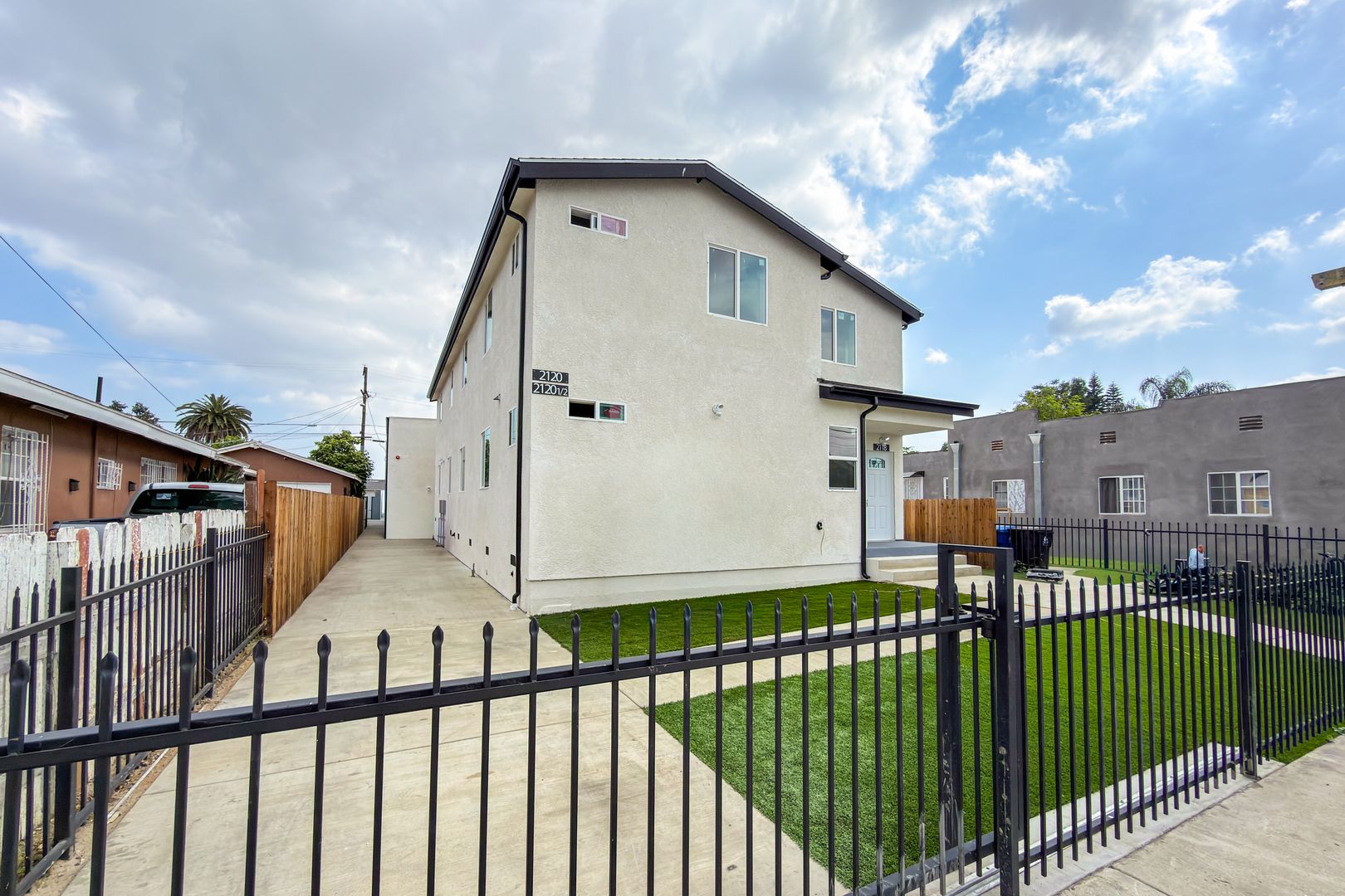 Los Angeles Apartment: 2118 E 92nd St