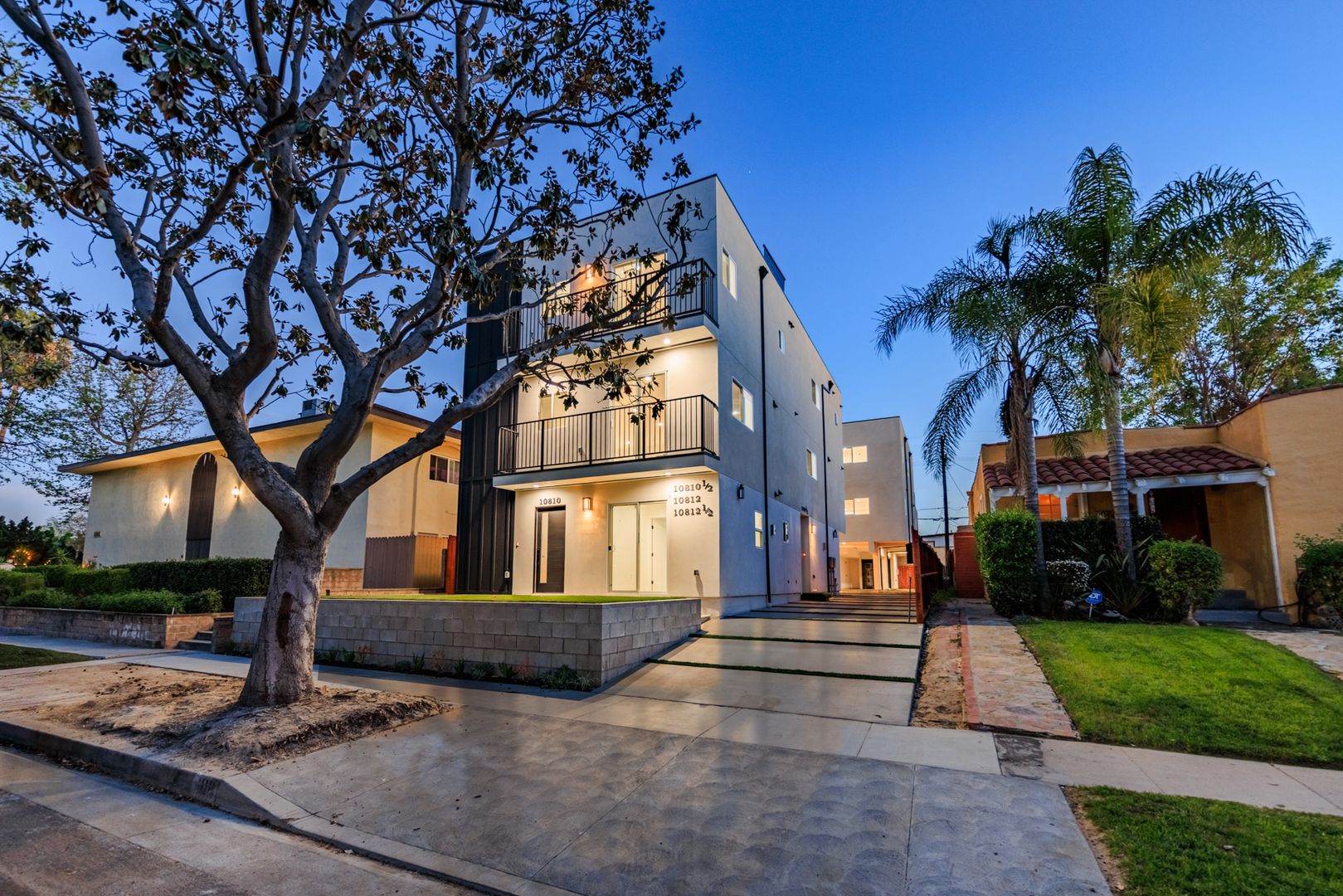 North Hollywood Apartment: 10812 Hesby Street