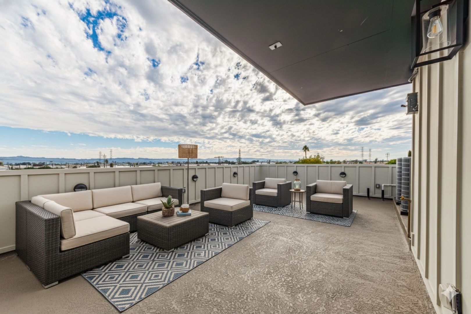 North Hollywood Apartment: 11841 Runnymede St