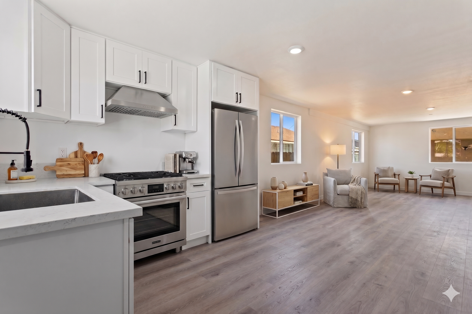 Los Angeles Apartment: 850 W Gage Ave