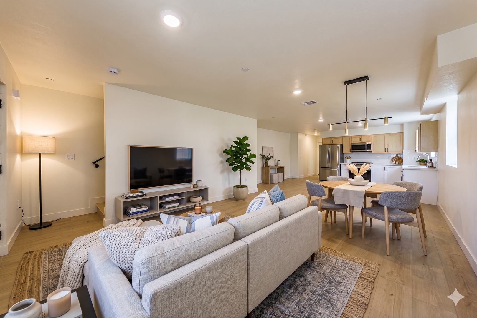 Los Angeles Apartment: 1650 Murchison St