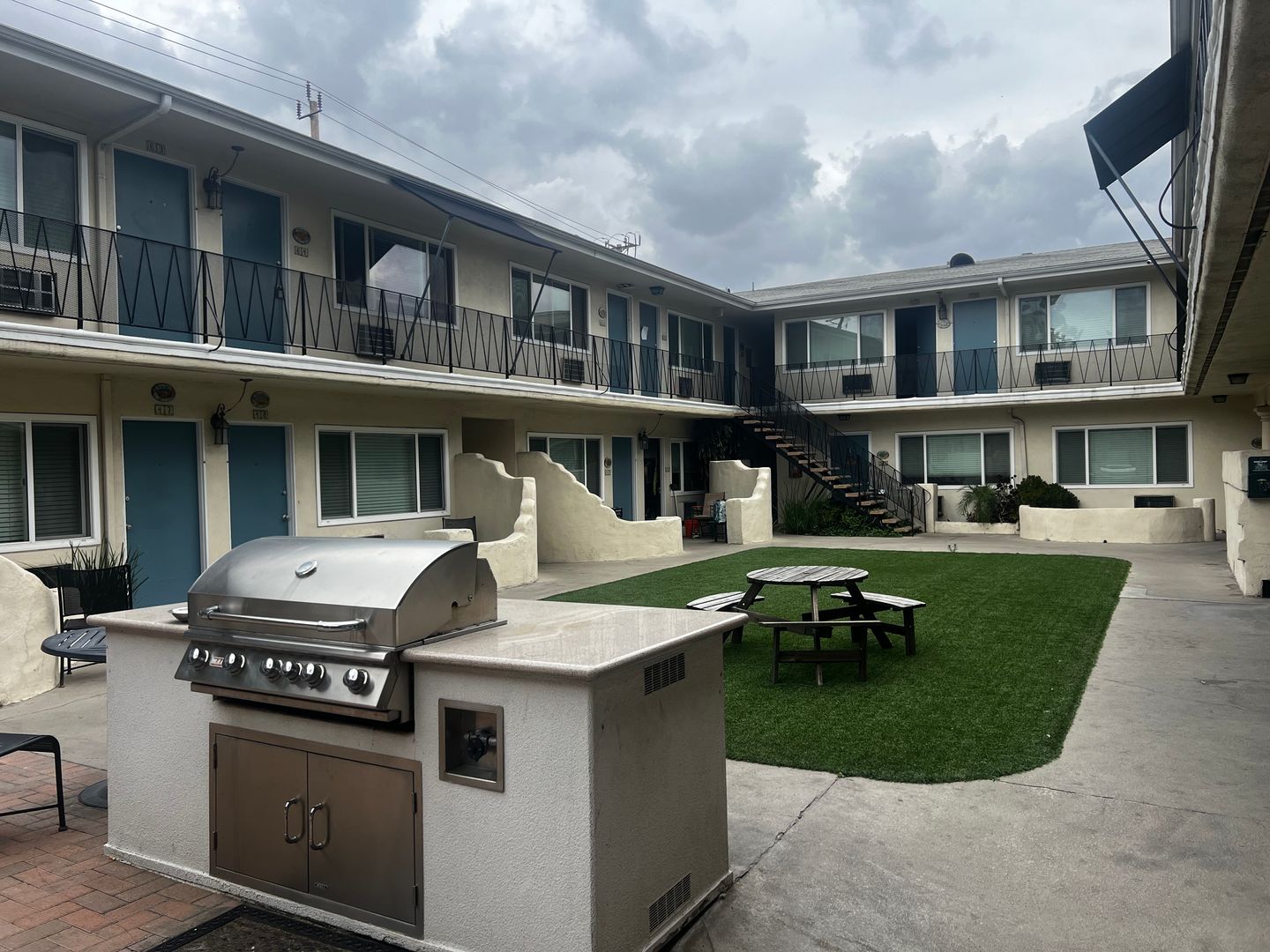 Burbank Apartment: 2611 W Olive Ave