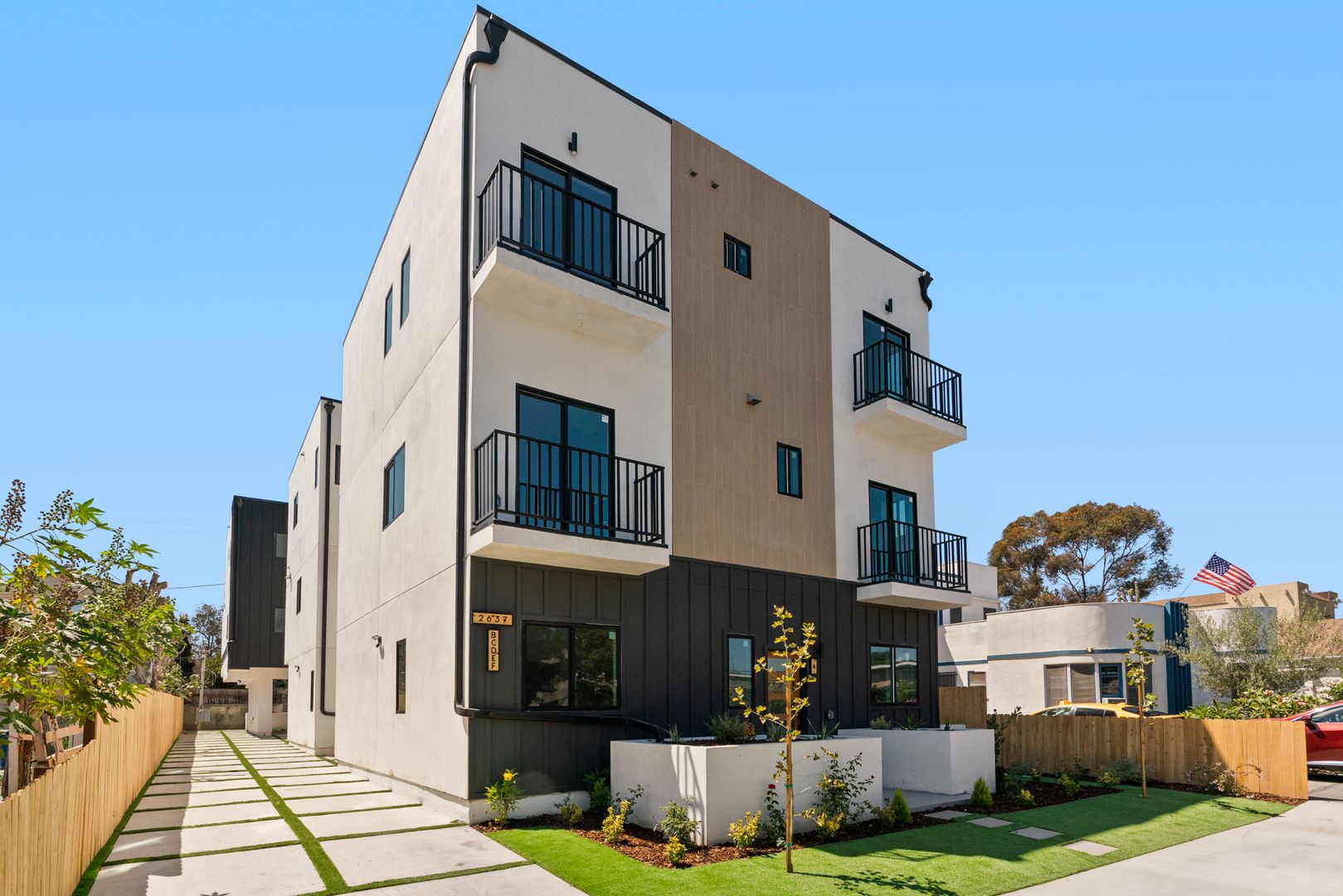 Los Angeles Apartment: 2637 S Garth Ave
