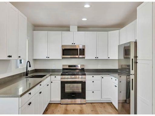 Spacious 2 Bedroom Unit Near NOHO WEST – photo 1
