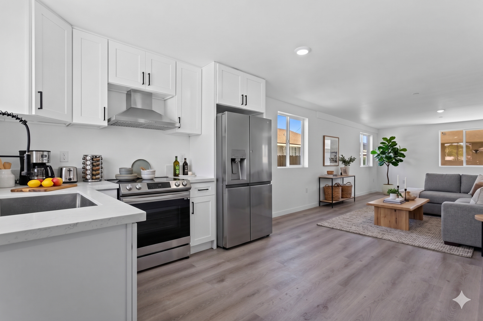 Los Angeles Apartment: 850 W Gage Ave