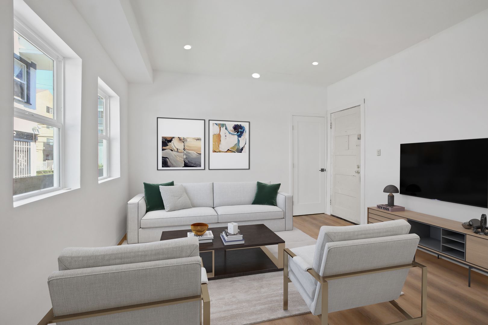 Los Angeles Apartment: 2694 James M Wood Blvd