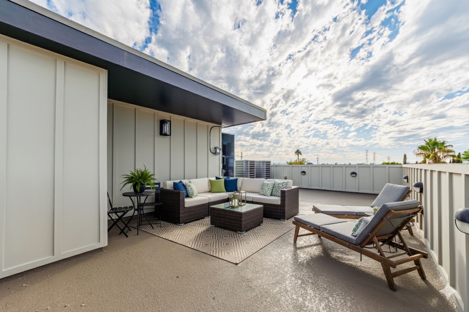 North Hollywood Apartment: 11841 Runnymede St