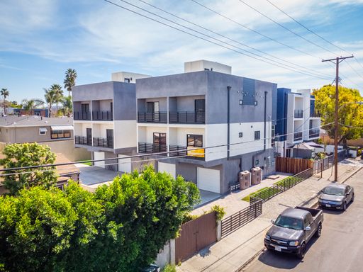 WORK FROM YOUR PRIVATE 500 SQFT ROOFTOP | 3 EN-SUITE BEDROOMS ON SEPARATE FLOORS | GARAGE + YARD | NOHO ARTS – photo 1