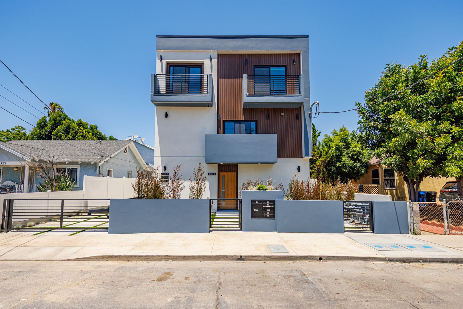North Hollywood Apartment: 11311 Collins St