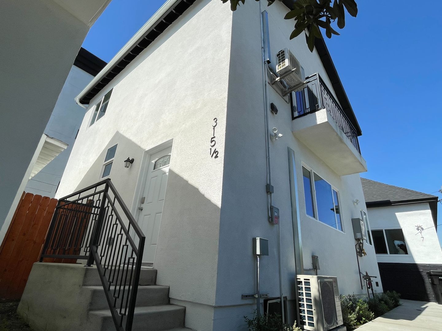 Los Angeles House: 317 1/2 N Alvarado St
